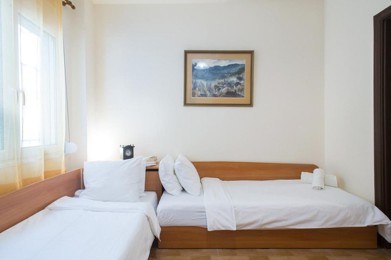 60m² 2 slaapkamer, 1 privé badkamer Appartement in Acropolis - Koukaki Athene Buitenkant foto
